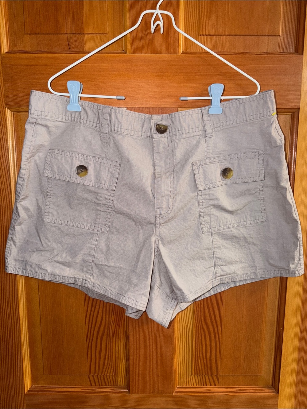 Vuori Light Gray Cargo Shorts with Front Flap Pockets